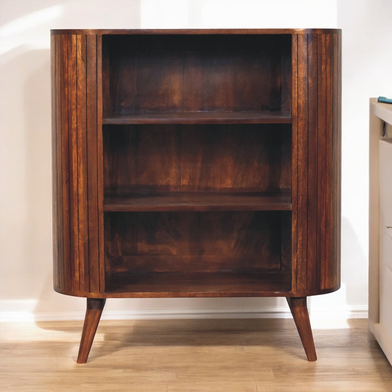 Cortez Chestnut Vitrinenschrank – Bild 10