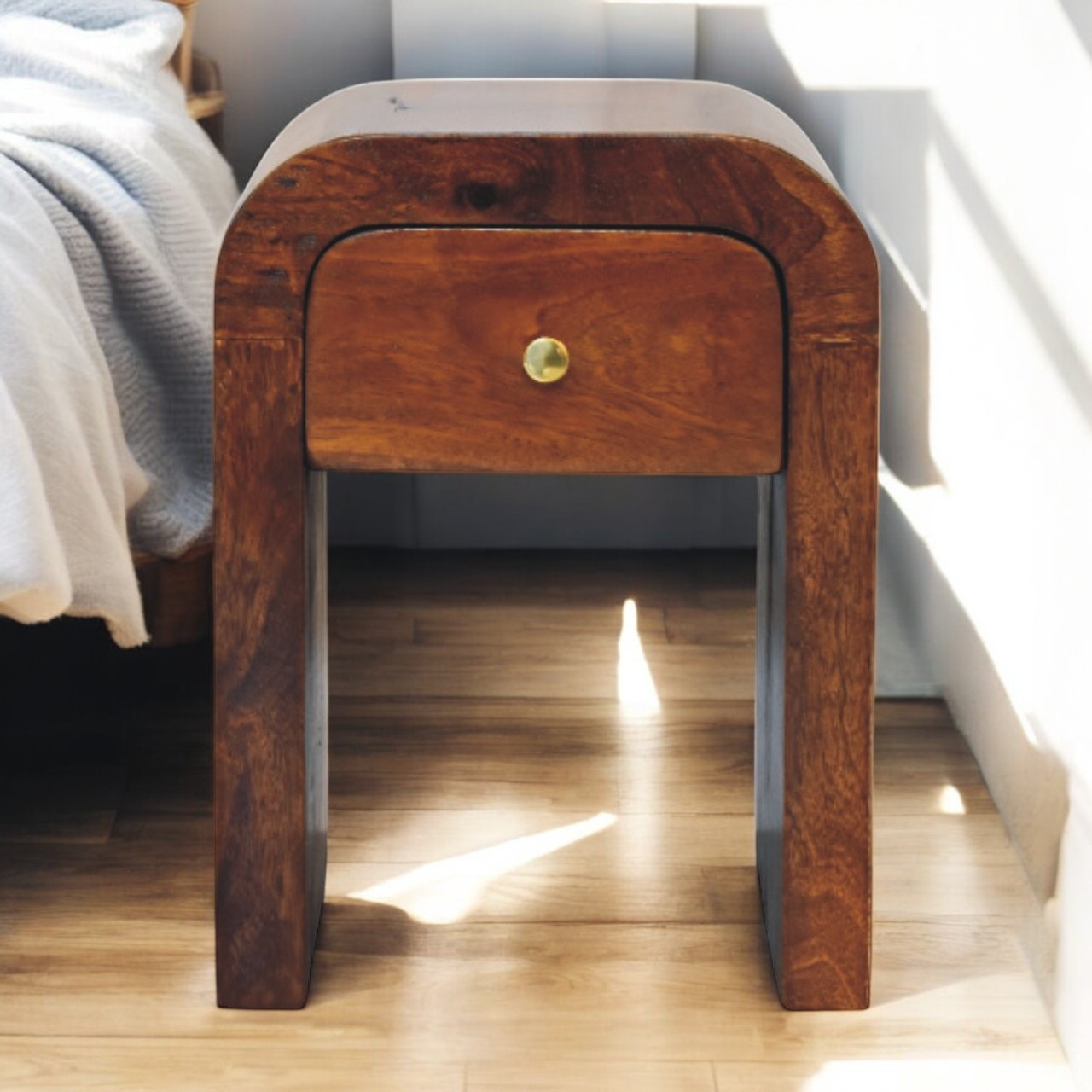 Mini-Nachttisch „Darcy“ in Kastanienbraun mit abgerundeten Kanten – Bild 10