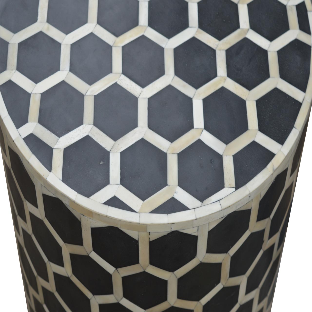 Beistellhocker mit Knochenintarsien – Bild 5